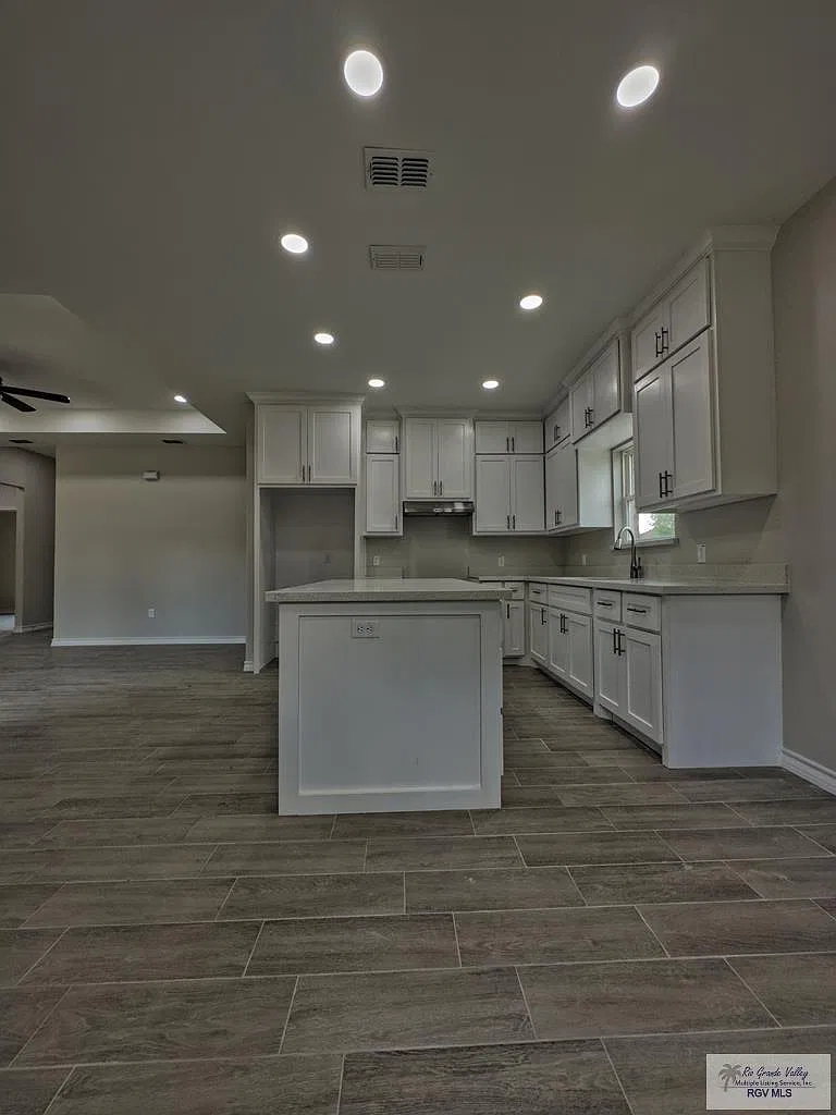 4 bed, 1600 sqft, $1,700 — Photo 1