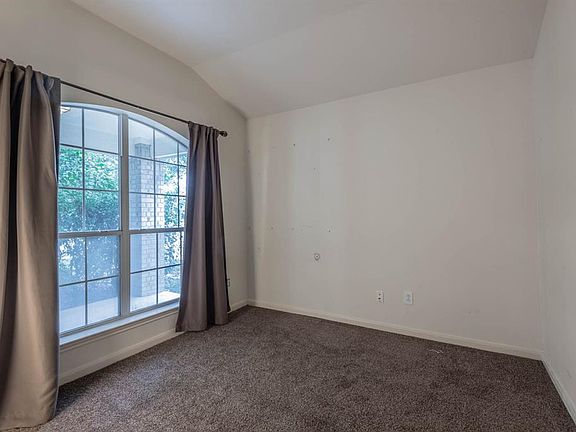 4th image of 20934 Balmoral Glen Ln