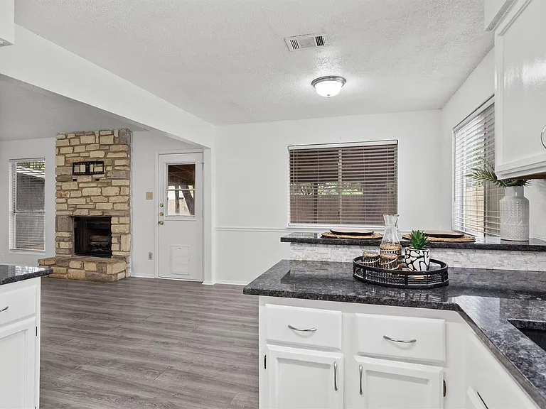 701 Riverwood Dr — Photo 16