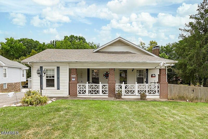 1st image of 208 Lynnview Dr