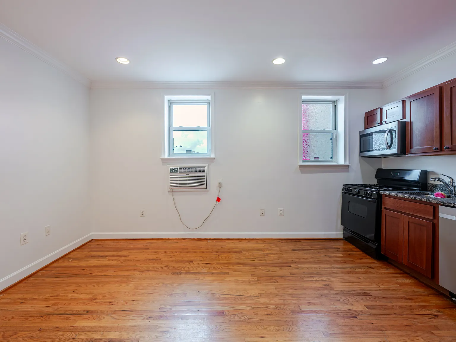 Studio, 300 sqft, $1,695 — Photo 2