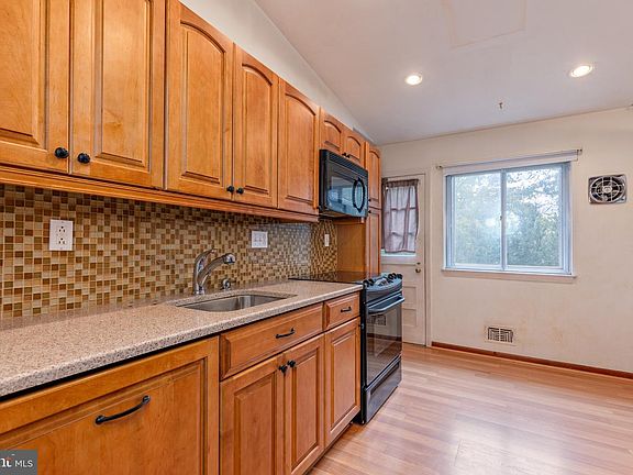 4th image of 3603 Laguna Ct