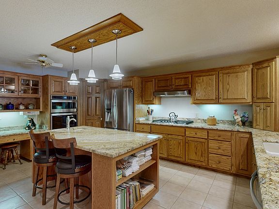 3rd image of 81 Woodridge Ln