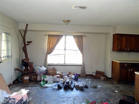 5th image of 42 Berkshire St