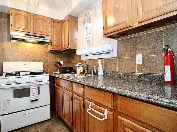 5th image of 225 19th St