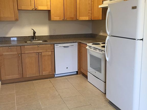 5th image of 35 Kent Ct APT 004