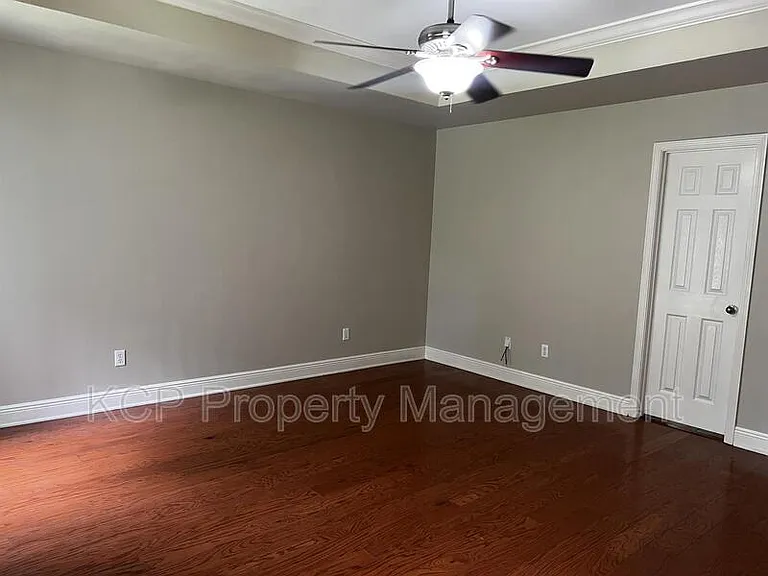 2109 Barrington Dr — Photo 24