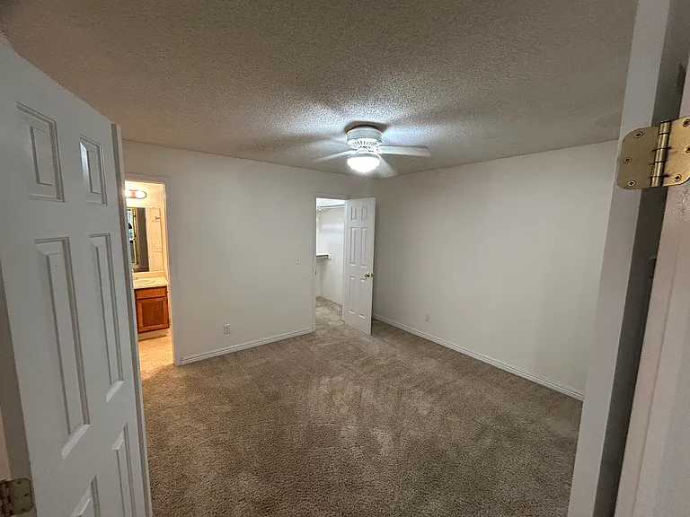4823 White Rock Cir #E — Photo 6