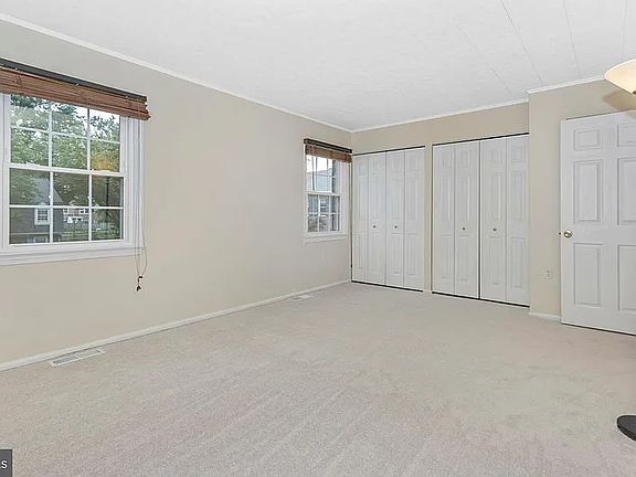 5th image of 642 Azalea Dr