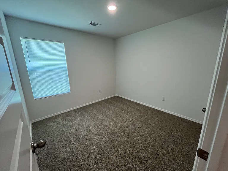 410 Moonlight Graham Blvd — Photo 9