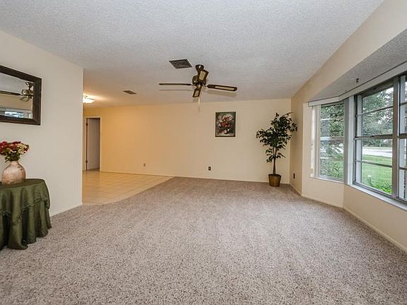 4th image of 45 Harbor Woods Cir