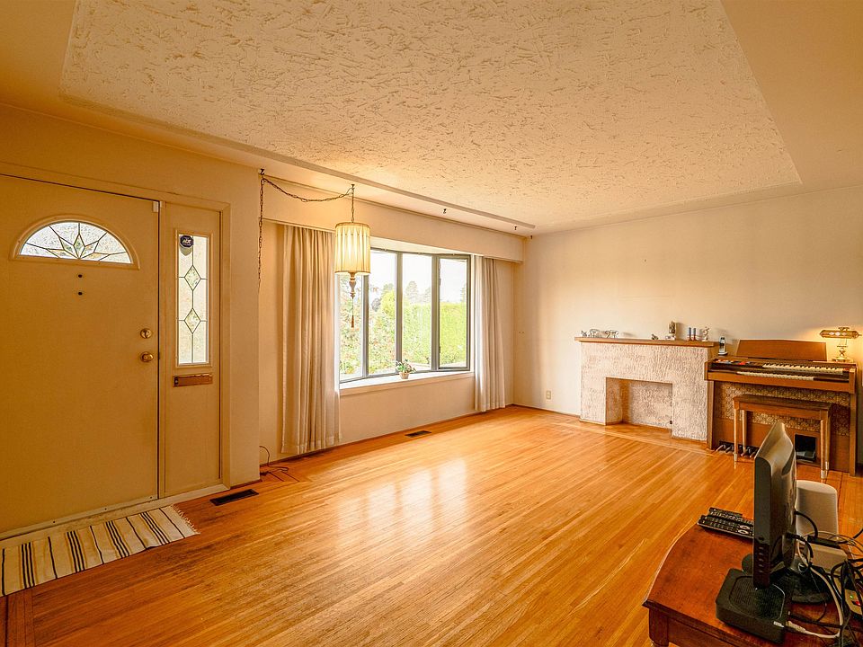 1st image of 4638 Royal Oak Ave