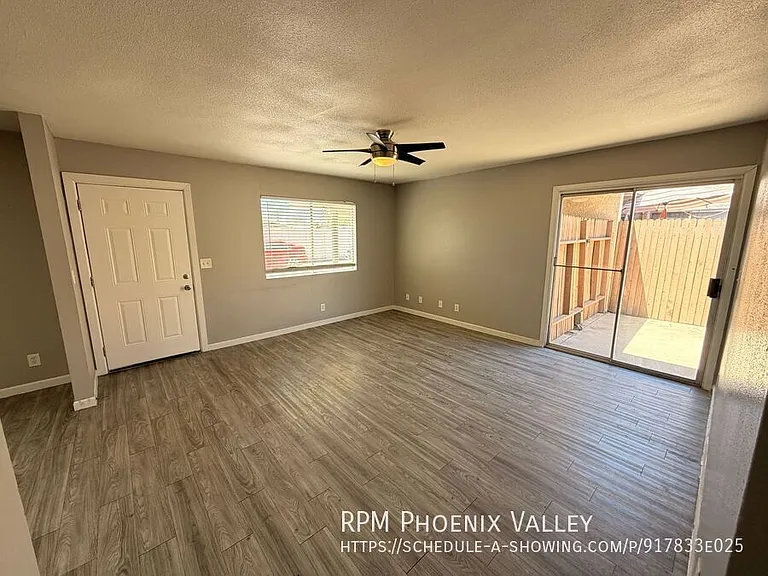 Glendale Groves — Photo 8
