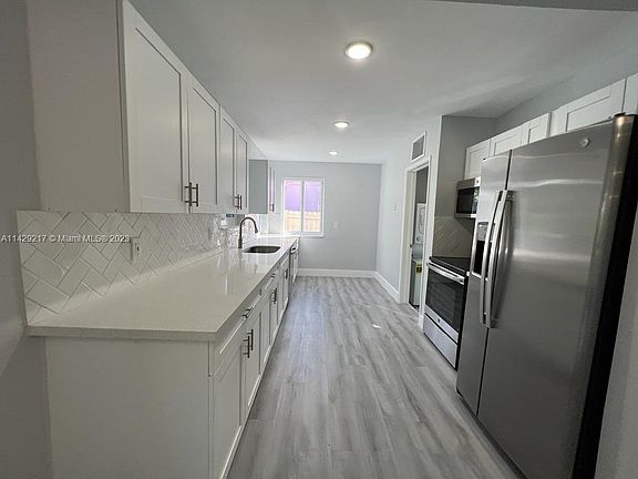 3rd image of 14700 S Spur Dr