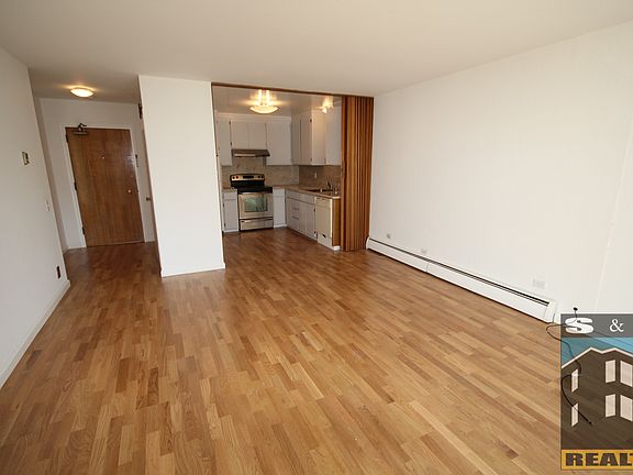 5th image of 172 Locksley Ave APT 6