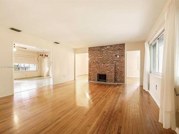 4th image of 466 NE 101st St