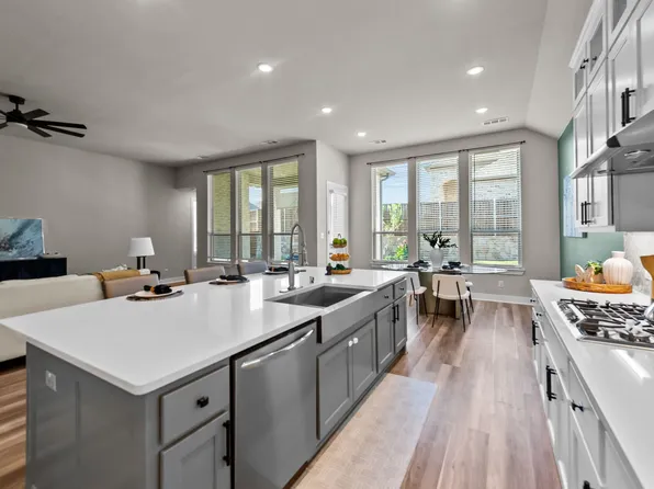 1109 Claiborne Dr, Aubrey, TX 76227