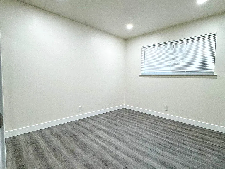 333 Dumont Ave #1 — Photo 8