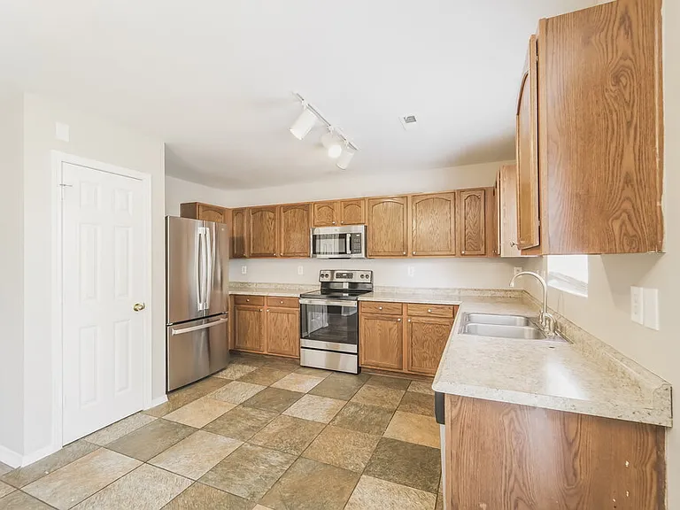 12205 Hamilton Jones Dr — Photo 8
