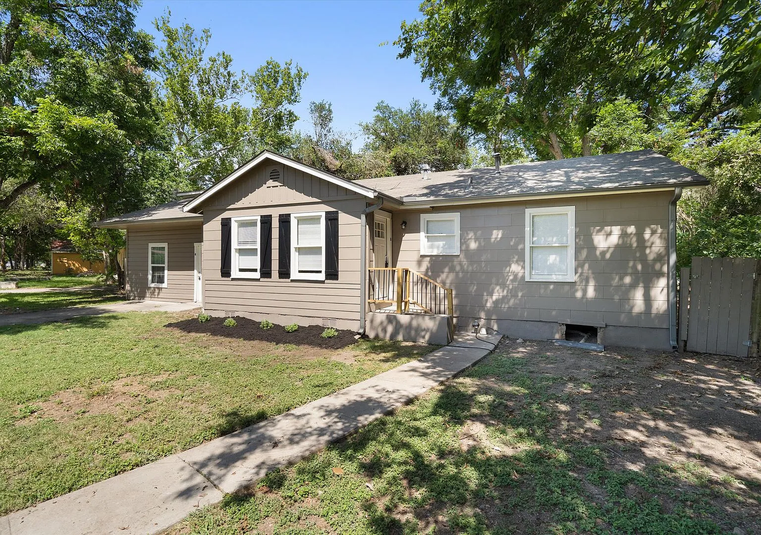 1012 Barbara Dr #B, San Marcos, Texas 78666 — Photo 3