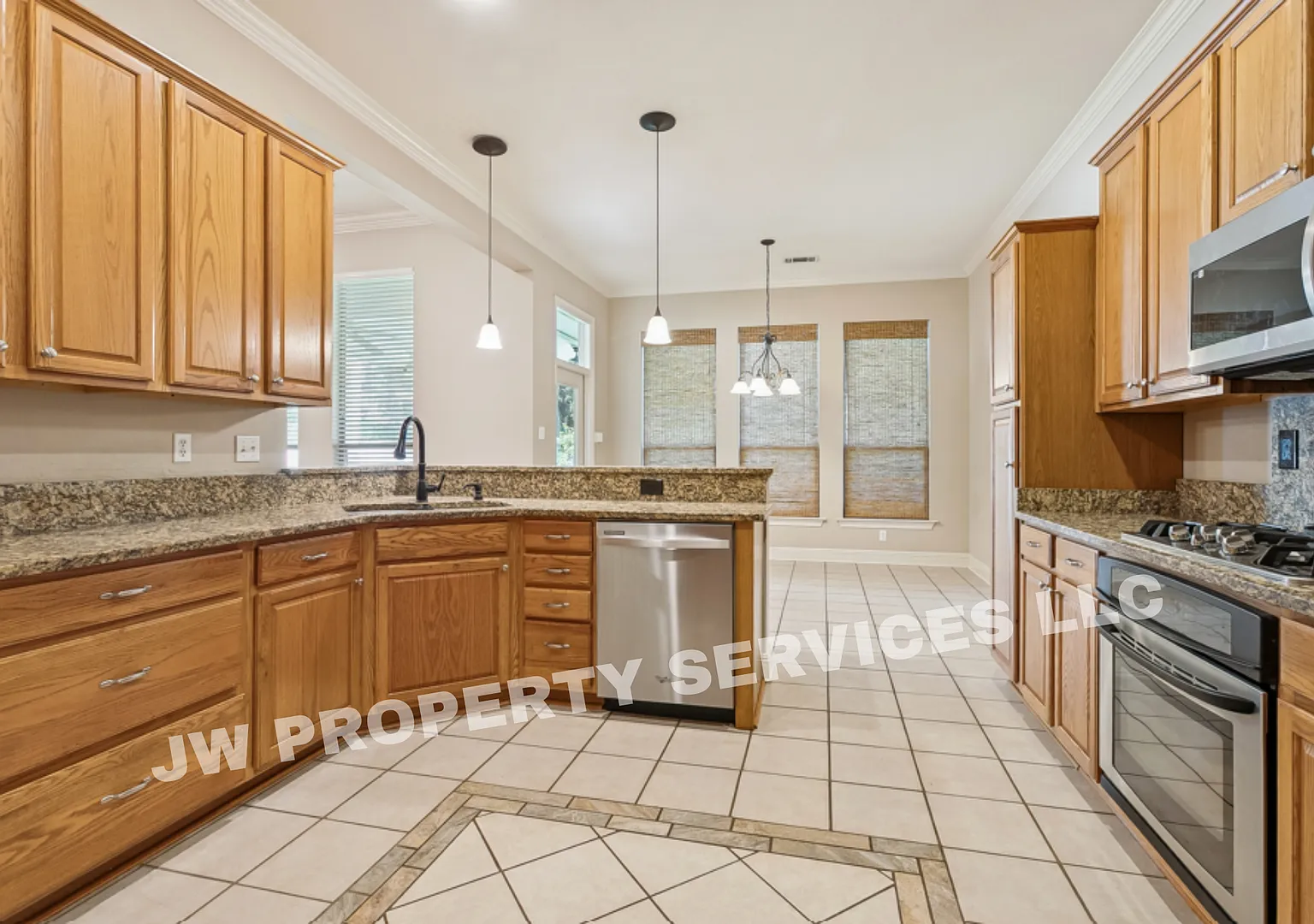 Spacious 4-Bedroom Pet-Friendly Home in Covington — Photo 4