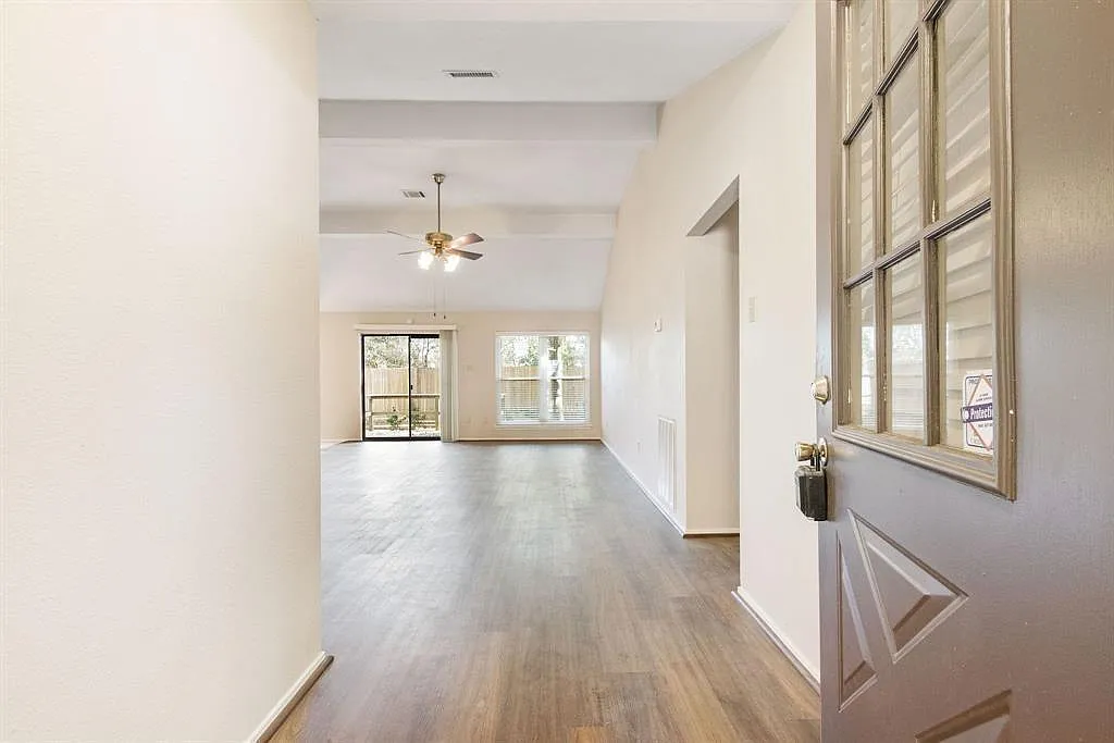 3 bed, 2.0 bath, 1623 sqft, $2,100 — Photo 4