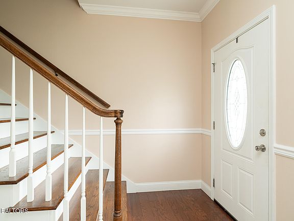 5th image of 819 Dowry Ln