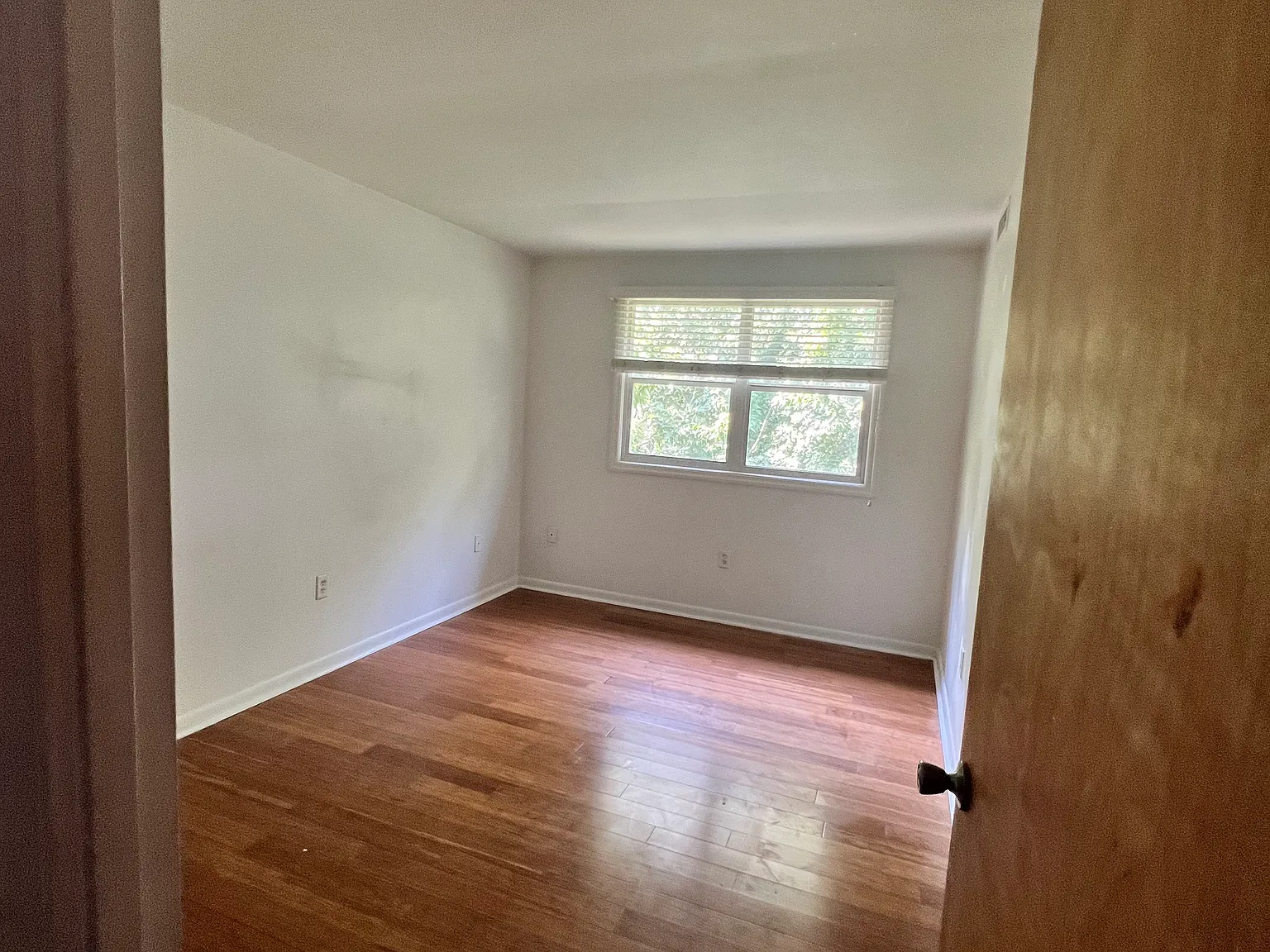 4 bed, 2.5 bath, 2400 sqft, $1,999 — Photo 2