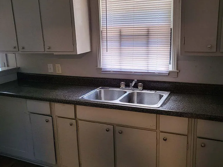 1601 Haywood Ave — Photo 4