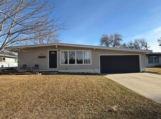 2612 6th St NW, Minot, ND 58703