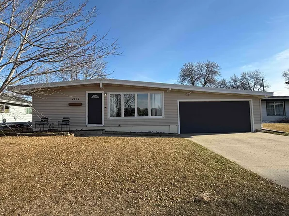 2612 6th St NW, Minot, ND 58703