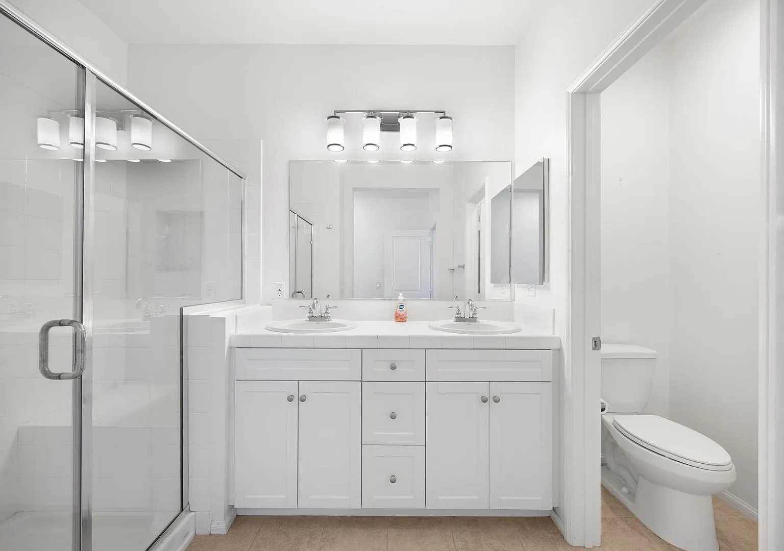 Beautiful 3-Bedroom Town home in the Heart of Brea Modern Comfort & Prime Location — Photo 3