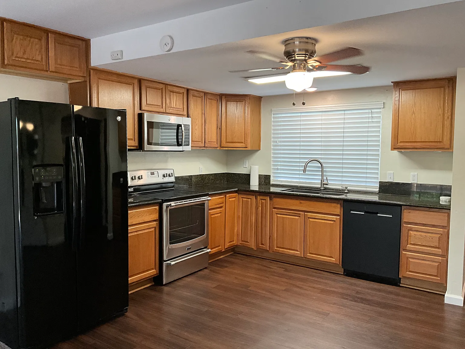 2 bed, 1.5 bath, 1008 sqft, $2,295 — Photo 1