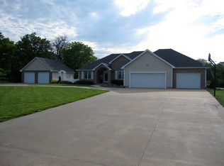 2340 Greenwood Dr, Ottawa, KS 66067