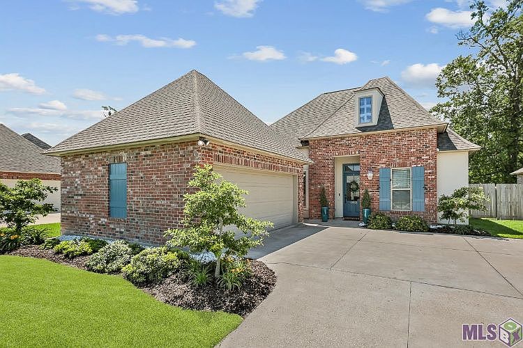 1st image of 43265 Pond View Dr