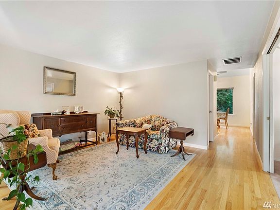 5th image of 1530 Vista Dr