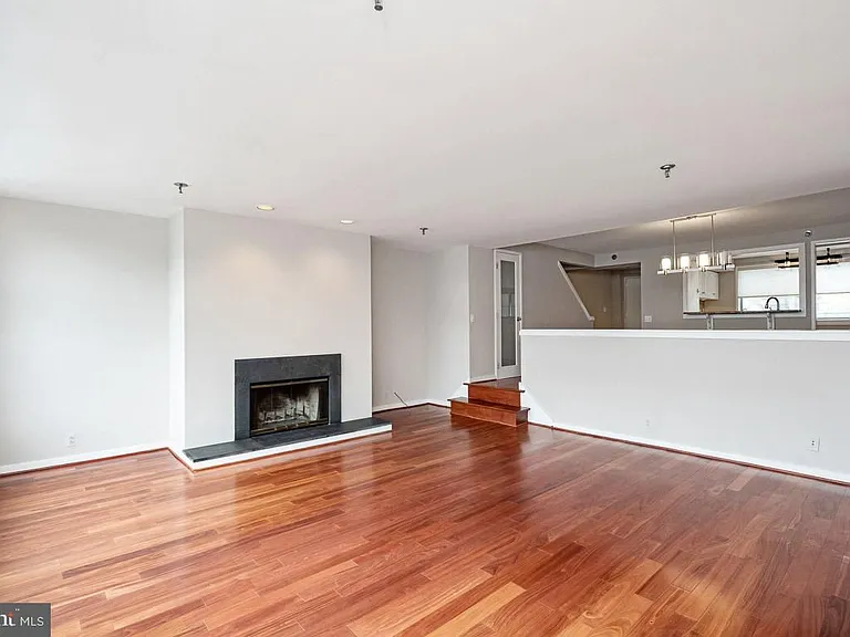 7 N Columbus Blvd #223 — Photo 1