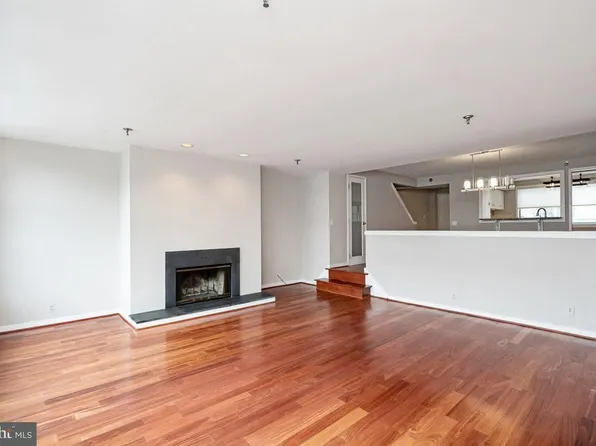 7 N Columbus Blvd APT 223, Philadelphia, PA 19106