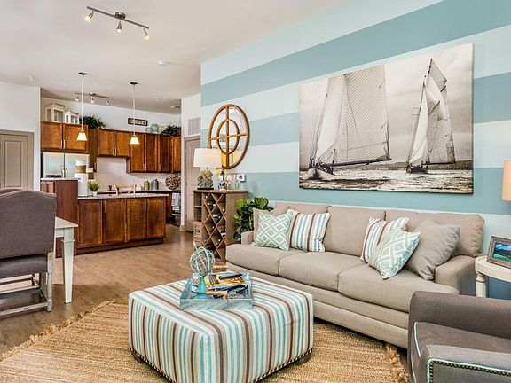 Spacious Living Room 