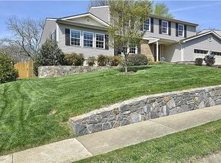 1162 Kettle Pond Ln, Great Falls, VA 22066