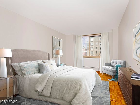 3rd image of 30 W 63rd St APT 6R