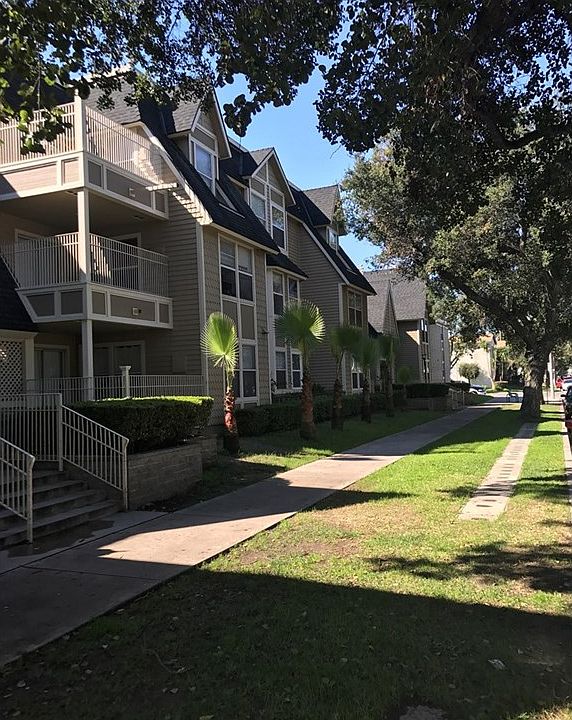 2nd image of 306 E Chestnut Ave #108