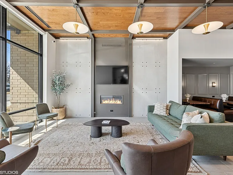 One Fifty Seven Oak Forest — Photo 35