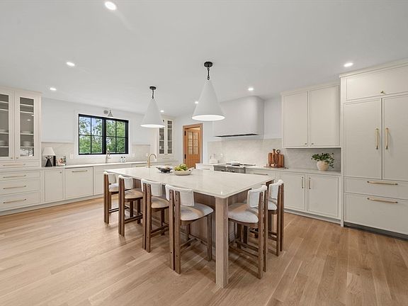 4th image of 33 Harbor View Rd