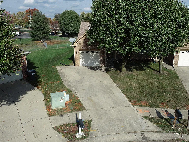 638 Eugene Ct — Photo 23