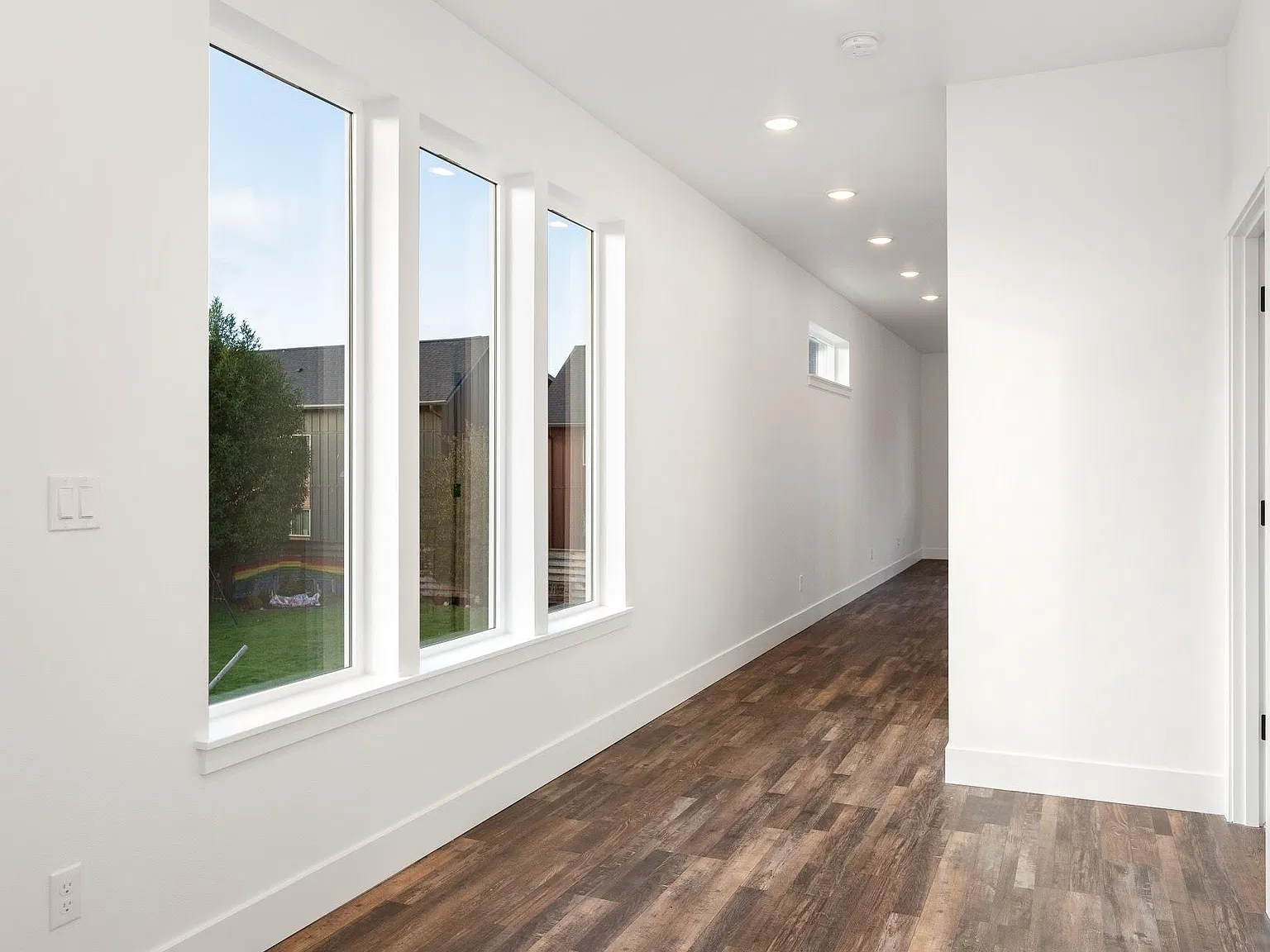 3 bed, 1296 sqft, $2,170 — Photo 2