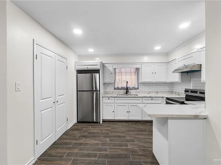 211 Gastel Cir #4 — Photo 14
