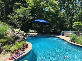 37 Farm Rd, Saint James, NY 11780