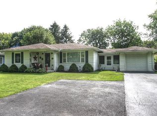251 Meadowdale Dr, Rochester, NY 14624