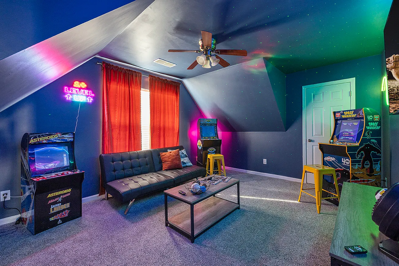 5 bed, 2440 sqft, $4,200 — Photo 4